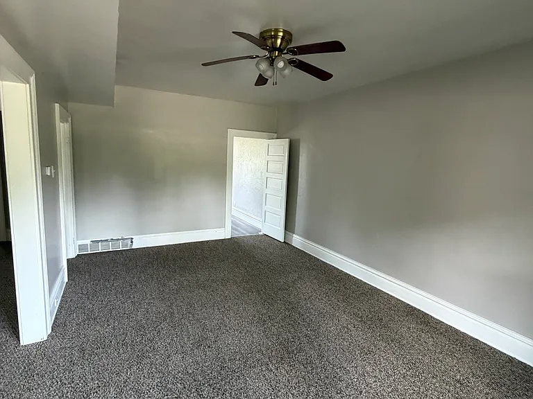 207 Glamorgan St NE — Photo 13