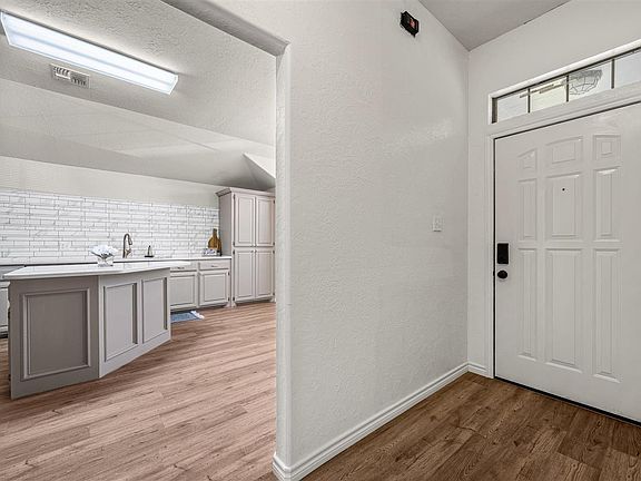 4th image of 409 SW 80th St