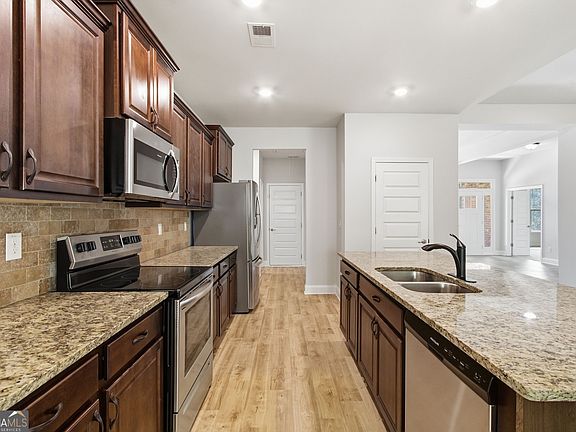 2nd image of 403 Bramlett Ridge Dr