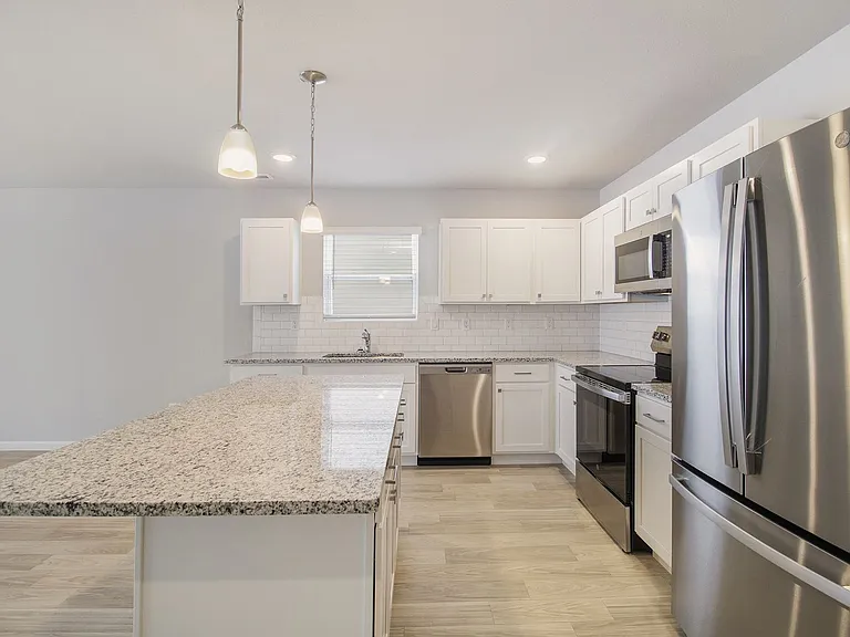 1257 Baker St — Photo 4