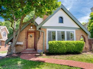 6843 Oak St, Kansas City, MO 64113