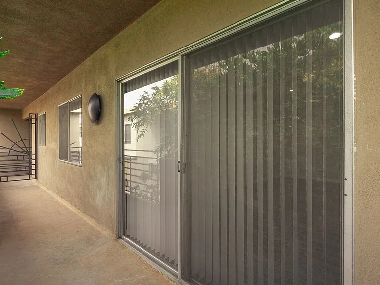 1527 Yale St #6 — Photo 19