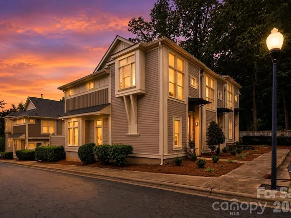 1073 Park West Dr, Charlotte, NC 28209