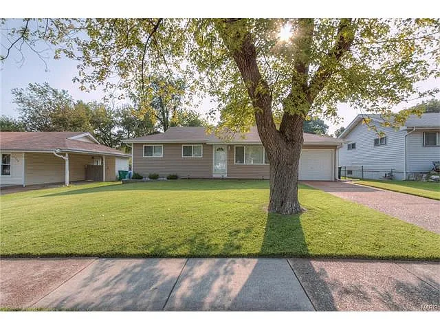 1750 Clover Ln photo 1