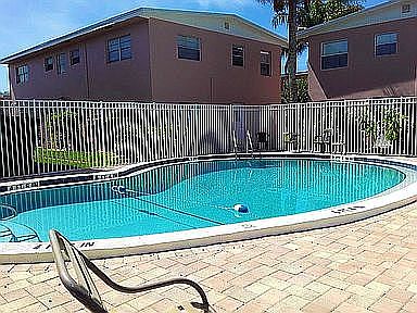 Northside pool,bbq&pic table