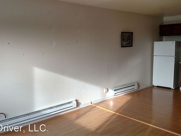 3rd image of 1319 E 12th St APT B