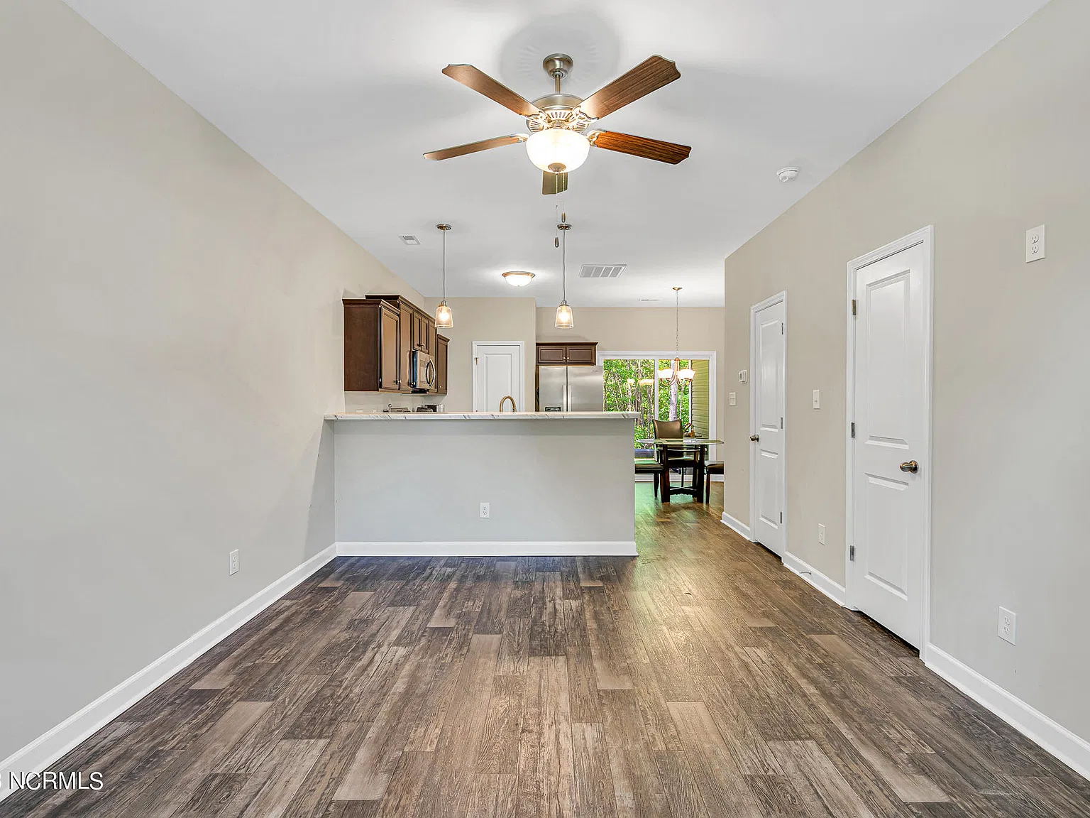 2 bed, 2.5 bath, 1137 sqft, $1,550 — Photo 3