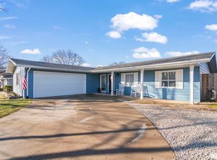 9 Timbercrest Dr, Sherman, IL 62684