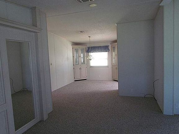 4th image of 813 Bishop Dr