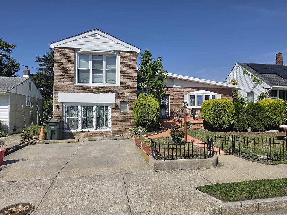2nd image of 1136 N Indiana Ave
