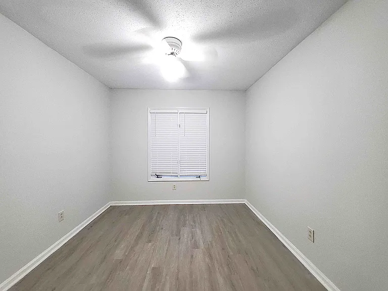 119 Woodbridge Ln — Photo 17