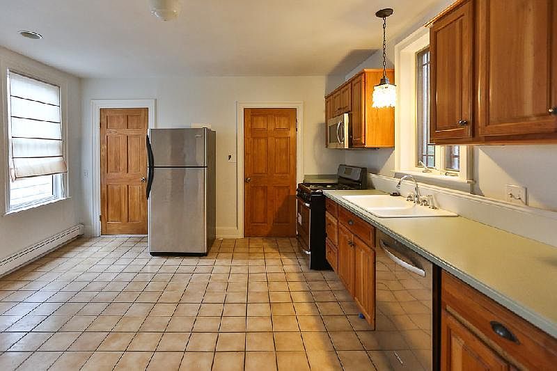 1st image of 220 Saratoga St #3