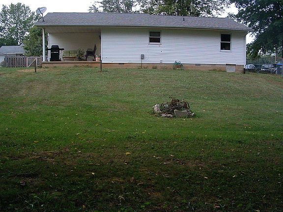 3rd image of 323 W Blackfoot Dr