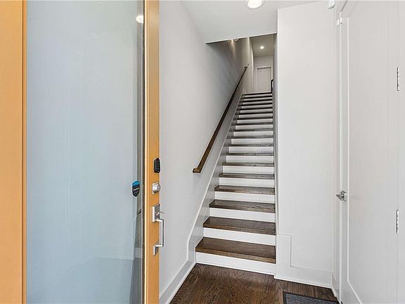4th image of 115 City View Ct NE
