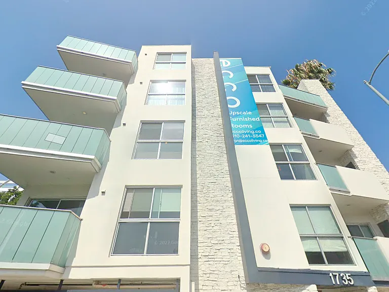 1747 N La Brea Ave — Photo 36