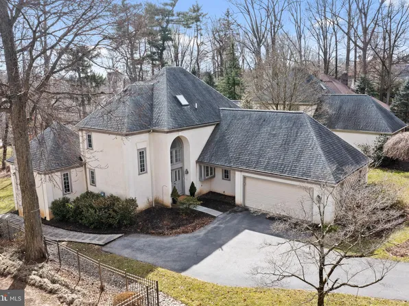 110 Trianon Ln, Villanova, PA 19085