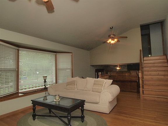2nd image of 13956 Crestview Ln