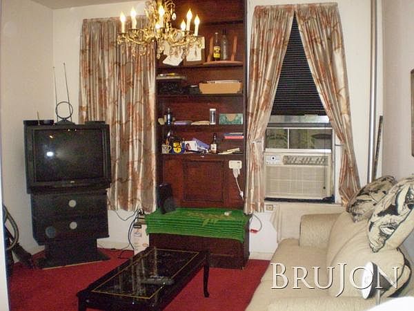 2nd image of 623 E 6th St APT 5