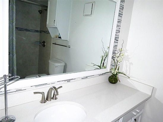 4th image of 107 Lake Meadows Dr