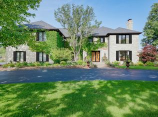 402 Saint Marks Ct, Oak Brook, IL 60523