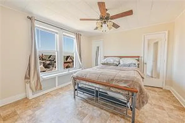 Sold by Remax Real Estate Professionals | media 32