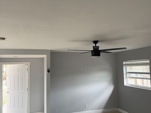 5th image of 824 NE 15th Ave APT 3