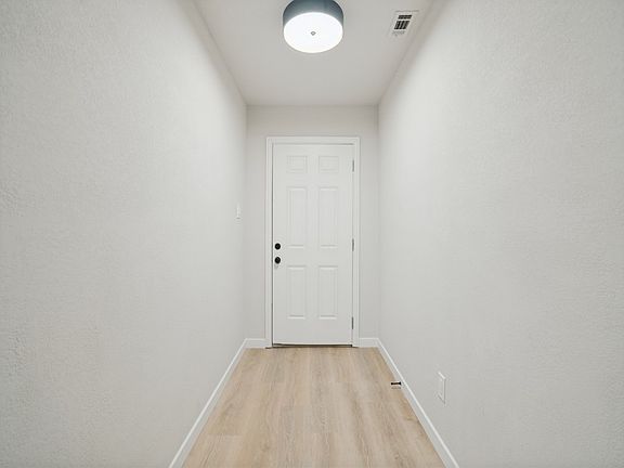 5th image of 9300 High Country Ln