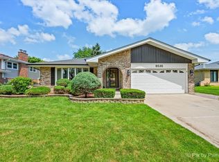 8535 Harvest Ln, Darien, IL 60561