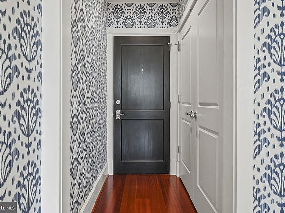 4th image of 910 Powhatan St Unit 206S