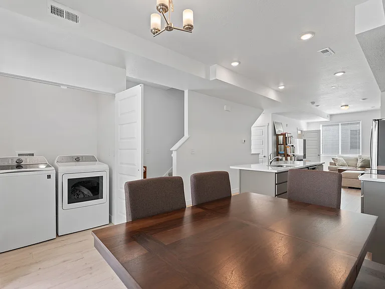 1146 S Redwood Rd #H-801 — Photo 8