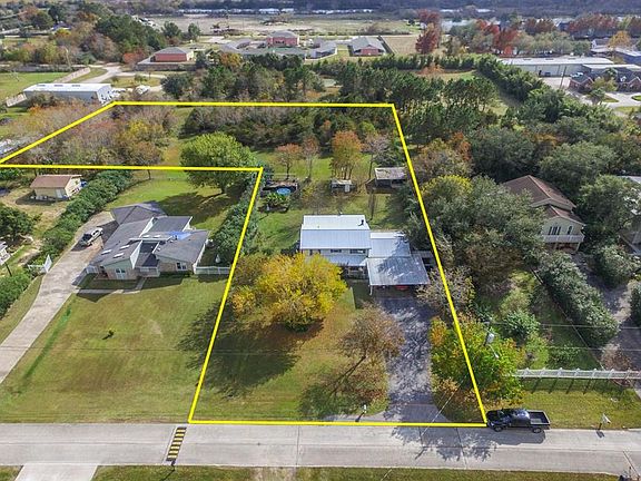 3rd image of 1015 Lewis Dr
