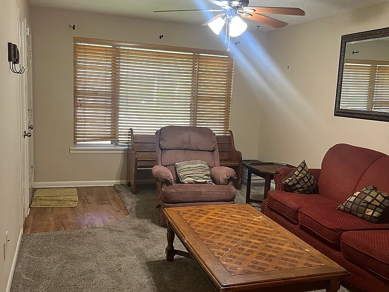 1506 Elizabeth St — Photo 3