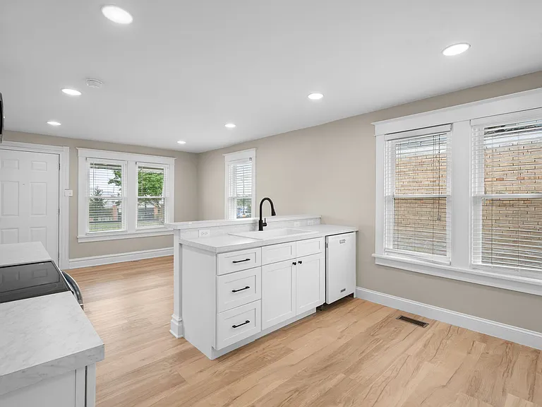 7921 W Bruno Ave — Photo 4