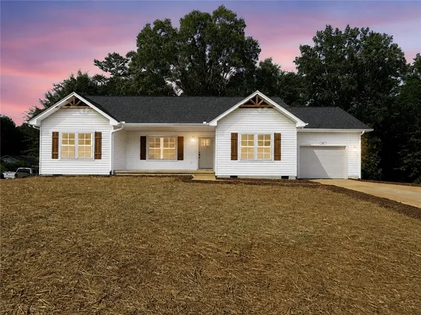 106 W South 6th St, Seneca, SC 29678
