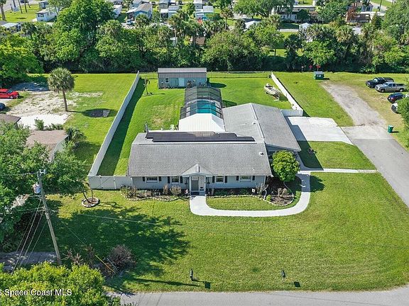 2nd image of 1687 Garden Ave