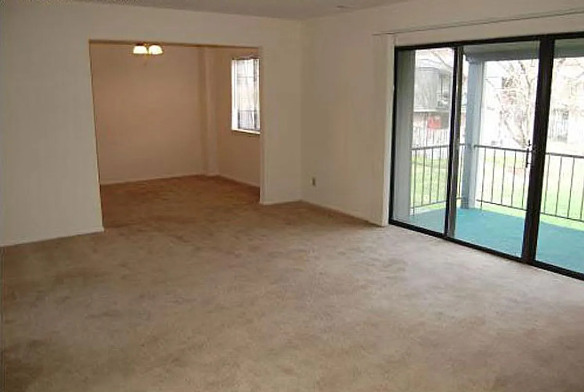9000 Westfield Apartments — Photo 2