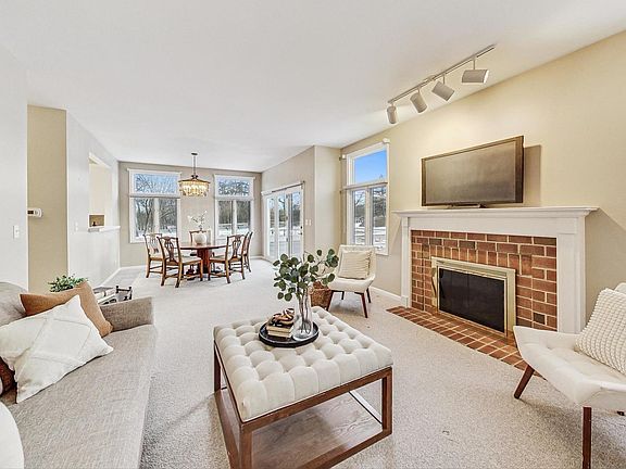 5th image of 16 Brassie Ct