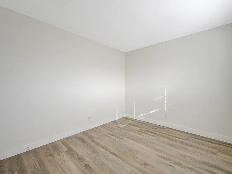 893 W Bartlett Ave — Photo 27