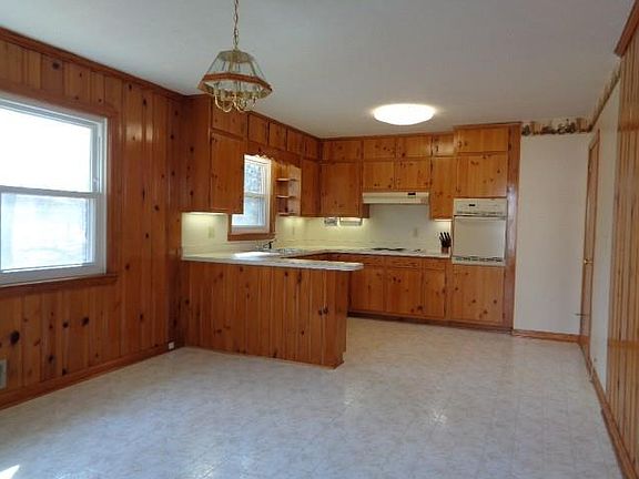 5th image of 2740 Birchwood Way SW