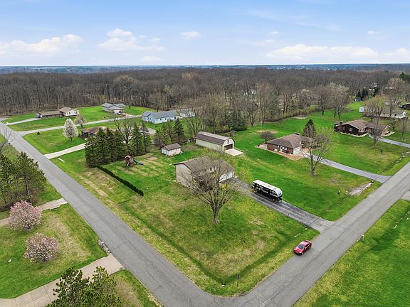4th image of 51 Goldenrod Dr