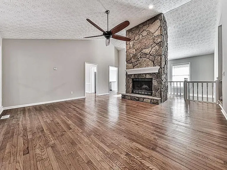 2189 Chartwell Dr — Photo 17