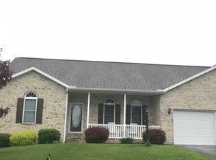 1685 Malibu Dr, Chambersburg, PA 17202