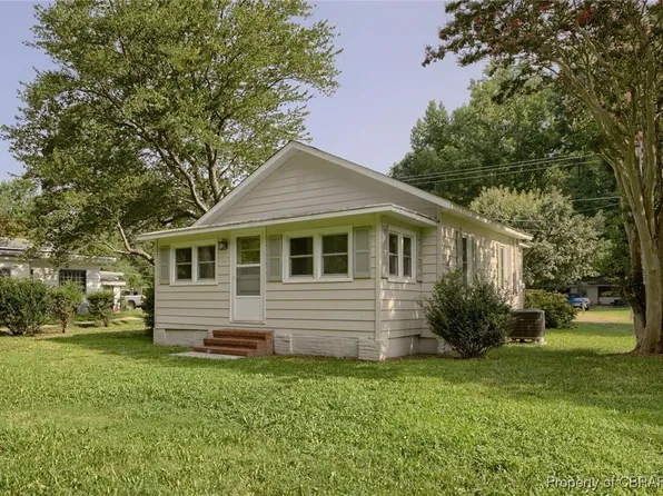 7697 Guinea Rd, Hayes, VA 23072