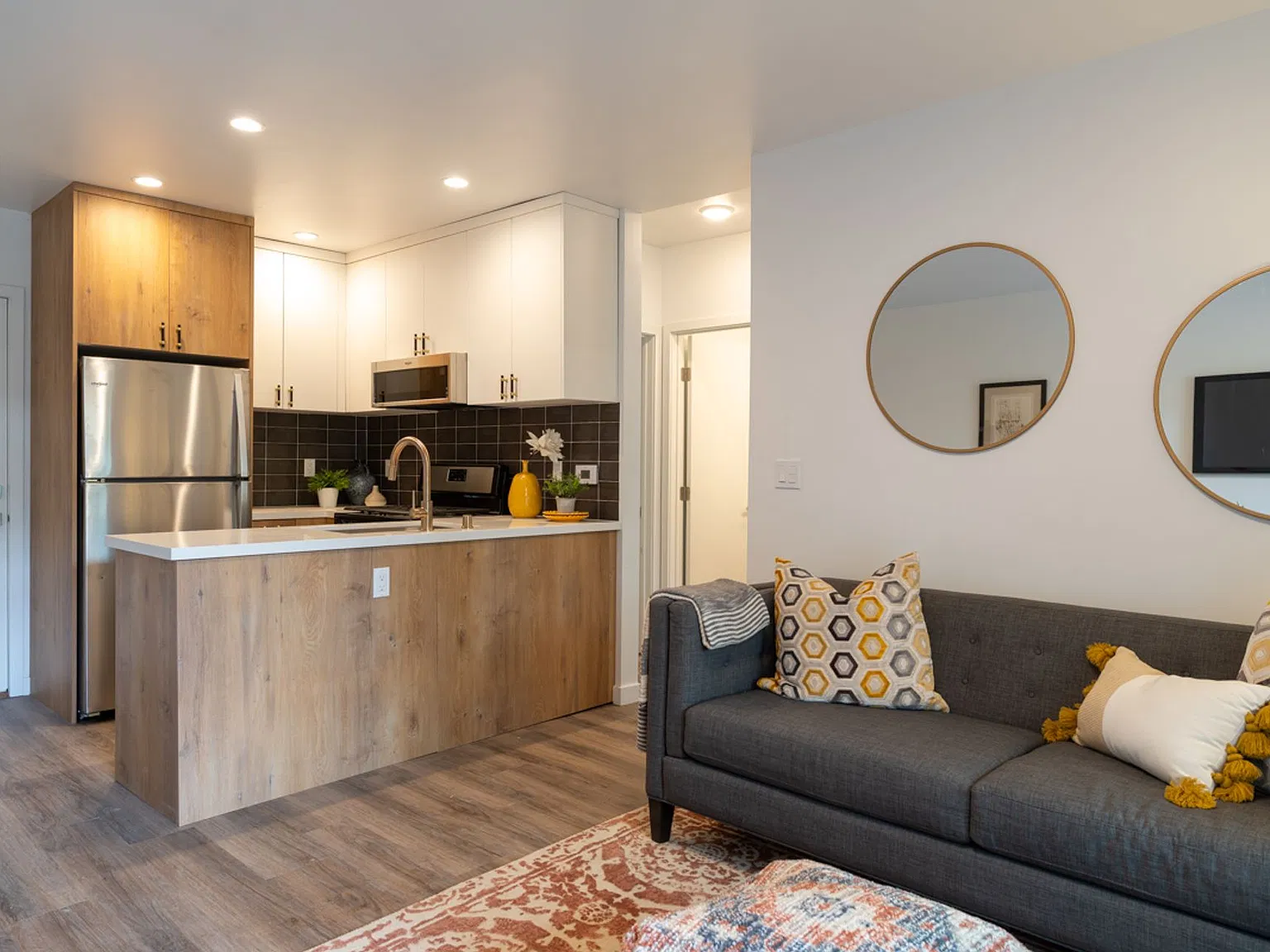 3305 Primera Ave — Photo 3