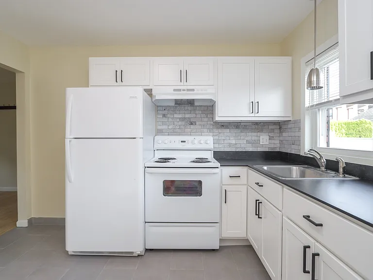 321 Montcalm St #R — Photo 12