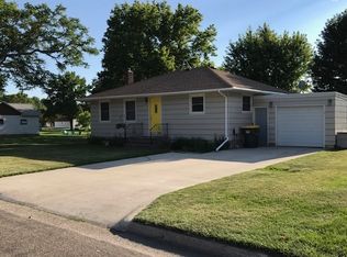 19 3rd St NE, Fairfax, MN 55332