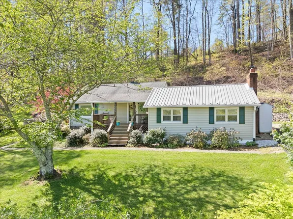 6004 Poage Valley Rd, Roanoke, VA 24018