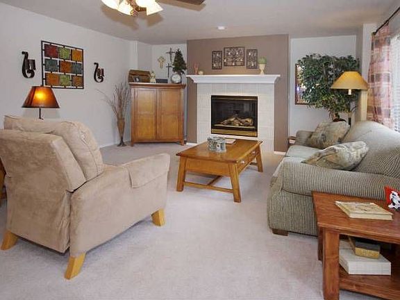 Family Rm w/Gas Fireplace