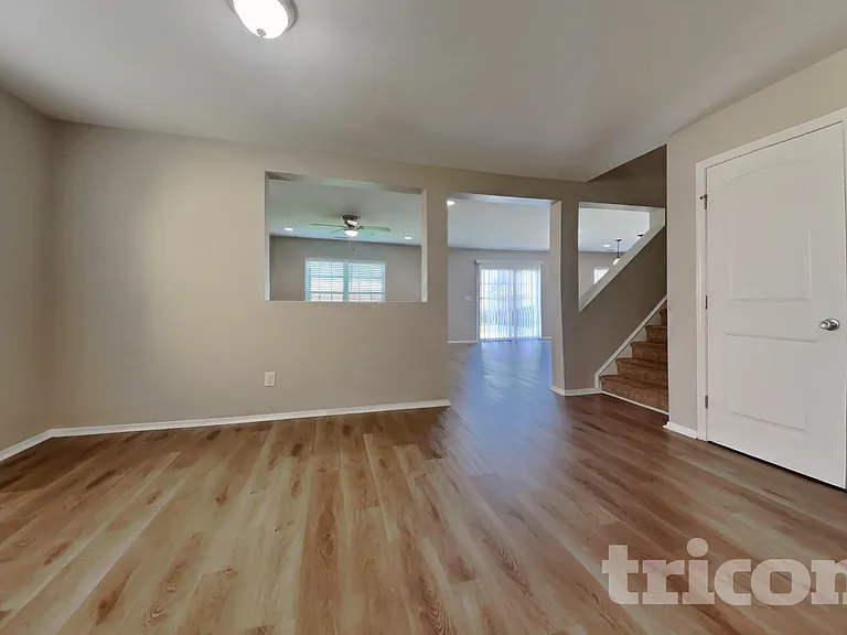 514 Kerriann Ln — Photo 3