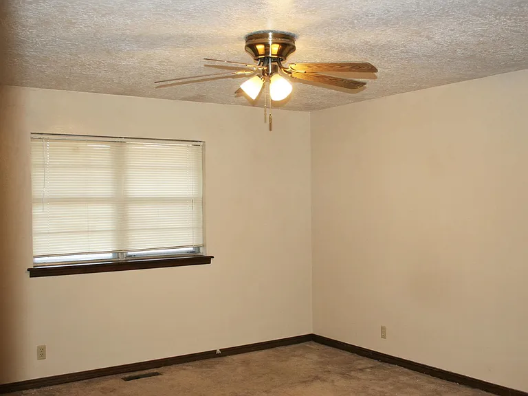 4019 Coventry Ln — Photo 13